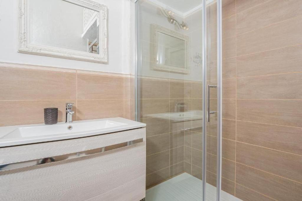 Bellissimo Appartamento Con Veranda Privata Al Centro Di Porto Rotondo Exterior photo