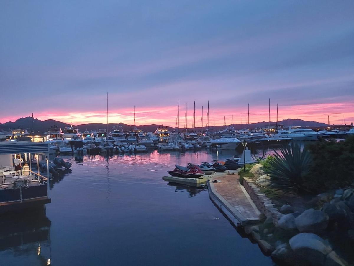 Bellissimo Appartamento Con Veranda Privata Al Centro Di Porto Rotondo Exterior photo